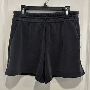 Lululemon Softstreme High-Rise Short 4" size 6